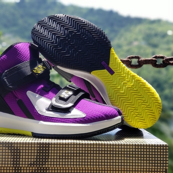 LeBron Soldier XIII SFG LAKERS - Picture 2 of 7